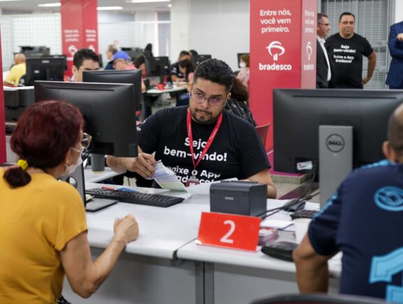 Recadastramento obrigatório dos servidores do estado, nascidos em abril, será do dia 11 a 25