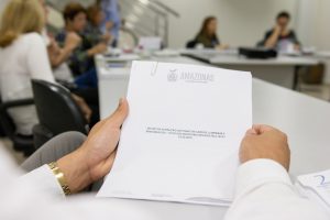 Imagem da notícia - Governo do Amazonas cria comissão para revisar PCCR que beneficiará aposentadoria de servidores de 27 secretarias e órgãos